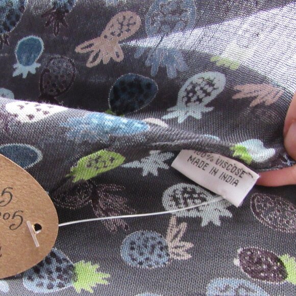 ART STUDIO COMPANY Viscose Wrap Fringed Scarf Large Pineapple Made in India - Picture 10 of 10